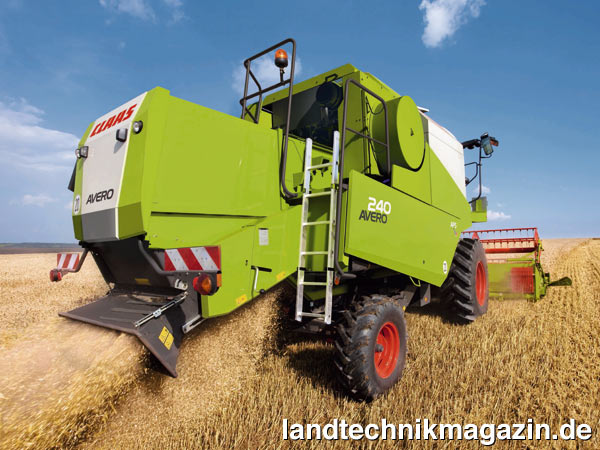 lMit dem neuen AVERO 240 schickt Claas den ersten Claas Mähdrescher der Abgasstufe Stage IV/Tier 4 ins Rennen. Der AVERO 240 arbeitet mit der APS 4-Schüttlertechnologie von Claas. Sein neuer Motor, ein Perkins 1206F, bietet eine Maximalleistung von 151/205 kW/PS (Herstellerangabe nach ECE R 120).
