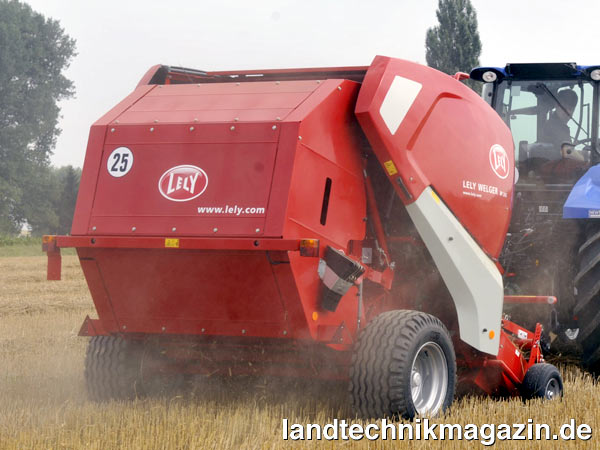 lDie neue Lely Festkammer-Rundballenpresse Lely Welger RP 205 presst Ballen im Format 1,23 x 1,25 m. Die Lely Welger RP 205 hat kein Schneidwerk und ist daher insbesondere zum Pressen von Heu und Stroh gedacht.