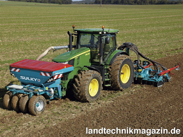 lDie neue Sulky XEOS TF Bestellkombinationen mit Fronttank gibt es in starrer Ausführung mit 3 m, 3,50 m und 4 m Arbeitsbreite sowie in klappbarer Version mit 4 m, 4,50 m,  5 m und 6 m Arbeitsbreite.