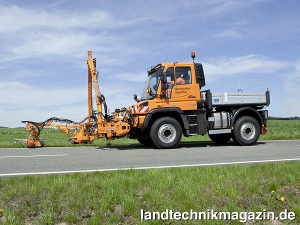 lVon Mercedes-Benz CharterWay wird der neue Unimog U 423 BlueTec 6 (Euro VI) mit verschiedenen Aufbauten für den Einsatz im Sommerdienst zur Miete angeboten.