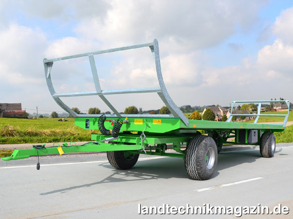 lNeu im Joskin Produktprogramm für landwirtschaftliche Transporte sind die Plattformanhänger der Baureihe Wago.