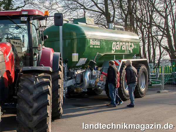 lKotte ergänzt sein Lieferprogramm bei den Garant-Güllewagen um GFK-Behälter. Die neuen Behälter aus glasfaserverstärktem Kunststoff sind nach Herstellerangaben ab Sommer/Herbst 2014 verfügbar.