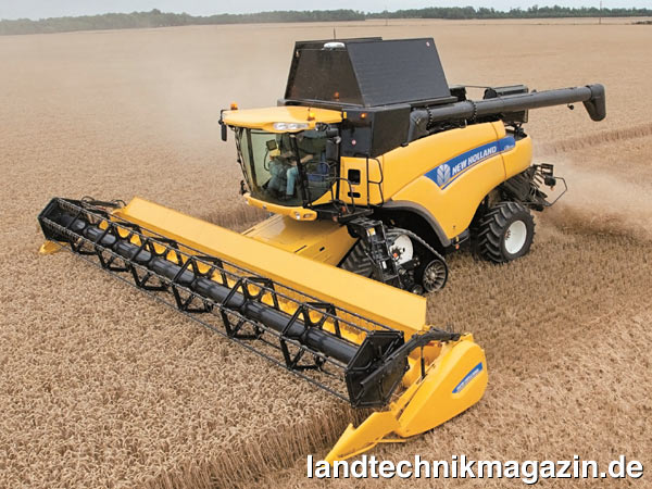 lAuf der Agritechnica 2013 präsentierte New Holland die Twin-Rotor-Mähdrescherbaureihe CR mit den Modellen CR8070, CR8080, CR9070, CR9080 und CR9090 mit neuen, teils optionalen Ausstattungsmerkmalen.