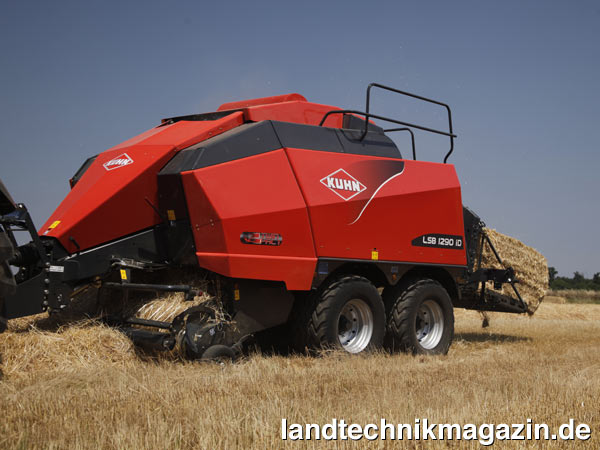 lDie neue Quaderballenpresse Kuhn LSB 1290 iD kann Ballen mit mehr Dichte pressen. Möglich macht dies das Presskolbensystem TWINPACT mit einer doppelt so hohen Förderleistung.