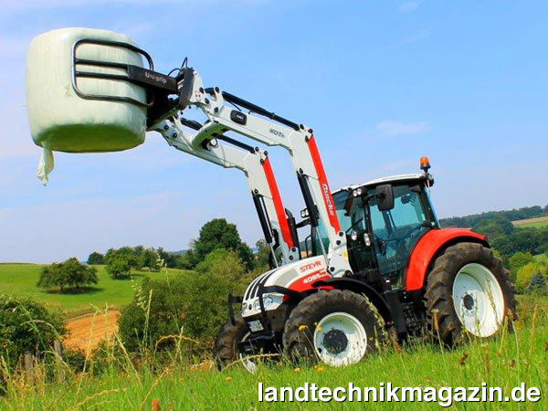 lÅlö bietet die Quicke Frontlader gegen Aufpreis jetzt auch in weiß-roter Sonderlackierung passend zum Design der Steyr-Traktoren an.