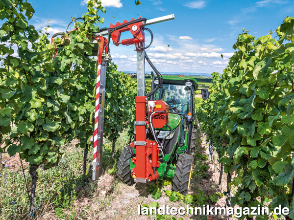 Bild: Die John Deere Traktoren der Serie 5GV, deren Zielgruppe Weinbaubetriebe sind, sind mit einer offenen Fahrerplattform oder einer neu gestalteten, breiten Kabine erhältlich.