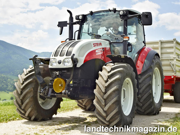 lDie neue Steyr Kompakt Ecotech Baureihe besteht aus den fünf Modellen 4075, 4085, 4095, 4105 und 4115 mit Motor Nennleistungen von 55/75 bis 84/114 kW/PS. Neben einer Basisausführung gibt es die neuen Kompakt Ecotech Traktoren auch in den Ausstattungsvarianten Komfort und Profi.
