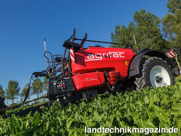 lAgrifac stellt einige Neuerungen für die gezogene Pflanzenschutzspritze Agrifac Milan vor. Der EcoTronicPlus Touchscreen und das GreenFlowPlus Pumpensystem kamen bisher nur im selbstfahrenden Agrifac Condor zum Einsatz.
