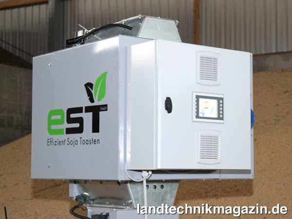 XL-Bild: Der EcoToast 100 von EST ermöglicht ein dezentrales Toasten von Sojabohnen aus heimischem Anbau. Im Vergleich zu Großanlagen erfolgt die Wärmebehandlung des Sojas mit niedrigerer Temperatur und so besonders schonend.