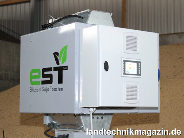lDer EcoToast 100 von EST ermöglicht ein dezentrales Toasten von Sojabohnen aus heimischem Anbau. Im Vergleich zu Großanlagen erfolgt die Wärmebehandlung des Sojas mit niedrigerer Temperatur und so besonders schonend.