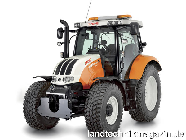 XL-Bild: Steyr präsentiert auf der demopark + demogolf 2015 erstmals die stufenlosen 4-Zylinder Profi CVT Kommunal Traktoren.