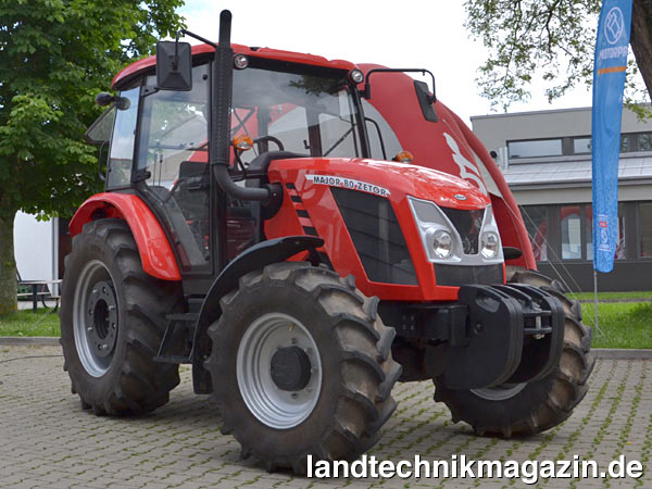 lDie neuen Zetor Traktoren Major 60 und Major 80 verfügen nach Herstellerangaben über eine Nennleistung von 45/61 kW/PS beziehungsweise 56/75 kW/PS.