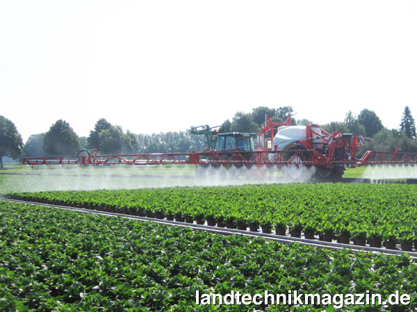 Bild: Die CAMPO 42 Basic von Maschio ist jetzt sowohl mit 24 als auch 27 m Gestängebreite erhältlich, der Tank der CAMPO 42 fasst 4.400 l.