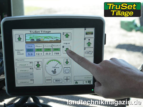 Bild: Agritechnica Neuheiten Silbermedaille 2015 für John Deere TruSet-Gerätesteuerung, John Deere GmbH & Co. KG, Mannheim, Deutschland; Halle 13, Stand E30.