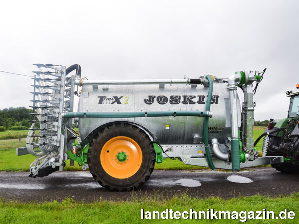 Bild: Joskin unterstreicht die kompakte Bauweise der TetraX2 Güllewagen (im Bild das 14.000-Liter-Modell Tetrax2 14000S). Auch die Ausbringtechnik wird vom heckseitigen Hubwerk dicht am Tank gehalten.