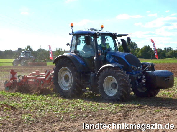 Bild: Die neue Valtra N-Serie kann optional auch als 6-Pfosten-Kabine mit zweiter Tür bestellt werden.