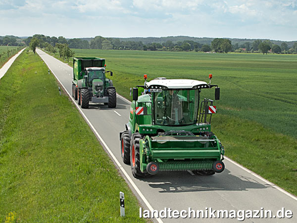 lDie komplette Serie der Fendt-Feldhäcksler Katana ist mit der High-Tech-Kabine von Fritzmeier ausgerüstet. Jetzt wird die Fritzmeier Multifunktions-Kabine als eigenständiges Produkt angeboten.