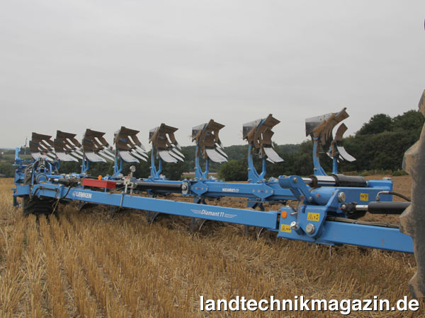 lLemken bietet für den Aufsatteldrehpflug Diamant jetzt das neue OptiLine-Einstellsystem zur Kompensation des Seitenzuges an.