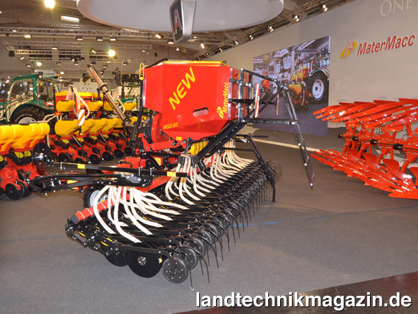 Bild: Ende 2014 wurde die MaterMacc SpA aus Friuli Venezia Giulia von der Lovol Arbos Gruppe erworben. MatterMacc hat sich auf pneumatische Sämaschinen spezialisiert und zeigte auf der Agritechnica 2015 mit der neuen MSD 60 eine pneumatische Drillmaschine für Getreide, Grünfutter oder Raps. (Bild: ltm-ME)