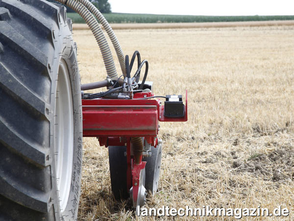 lContourFarming von Horsch arbeitet mit zwei zusätzlichen Radarsensoren an den Flügelenden zur Geschwindigkeitserfassung bei den Maestro 16, 24 und 36 SW. Über Geschwindigkeitsdifferenzen lässt sich ermitteln, die Maestro gerade in einer Kurve fährt.