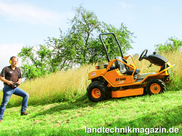lDer neue Aufsitz-Allmäher 940 Sherpa 4WD RC von AS-Motor lässt sich aus bis zu 300 Metern Entfernung lenken. Im Mai 2016 soll der AS 940 Sherpa 4WD RC von AS-Motor in den Fachhandel kommen.