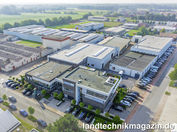 XL-Bild: Die Börger GmbH hat 2015 4.000 m² neue Produktionsfläche geschaffen, um zusätzliche AgrarTec Produktions- und Lagerfläche, die Zerspanungsabteilung und die stark gewachsene Abteilung Elektro- und Steuerungstechnik unterzubringen.