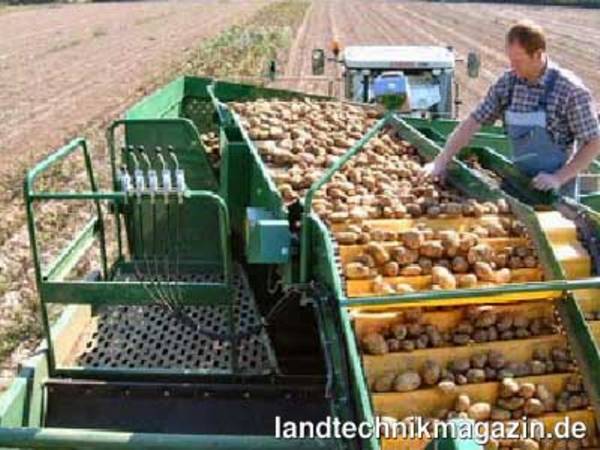 Bild: Der neu entwickelte Taschenförderer sorgt für einen schonenden Transport des Erntegutes.