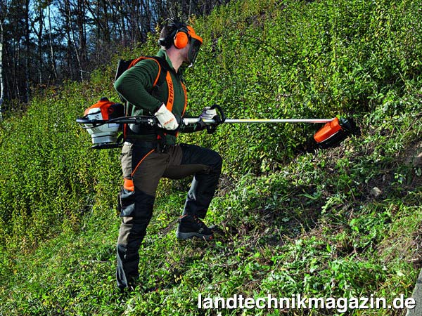 lBeim neuen Freischneider Stihl FR 460 TC-EFM wird der Motor auf dem Rücken getragen und ist flexibel mit dem Schaft verbunden. Durch den verbauten Elektrostart, lässt sich der Freischneider nach einer kurzen Unterbrechung starten, ohne ihn vom Rücken zu nehmen.
