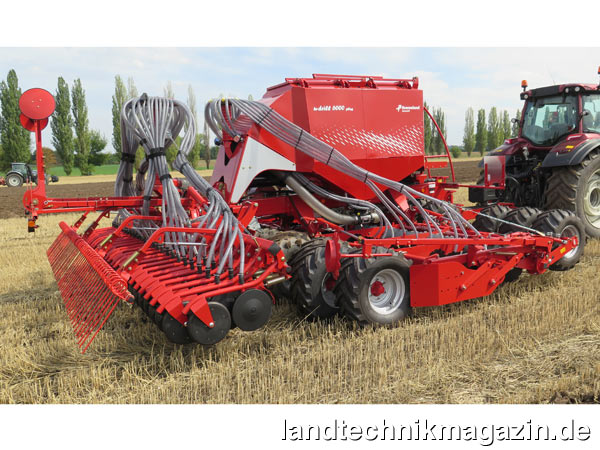 lDie neue, klappbare Säkombination Kverneland u-drill 6000 plus erledigt Düngung und Aussaat in einem Arbeitsgang.