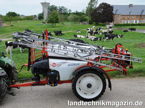 lMit der neuen gezogenen Feldspritze Kuhn LEXIS 3000 ergänzt Kuhn sein Programm um ein Einstiegsmodell, das sich vor allem durch kompakte Maße und eine einfache Bedienung auszeichnet.