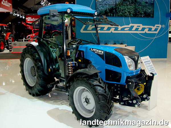 lDie Frontpartie des neuen Landini Rex Spezialtraktors wurde neu gestaltet und entspricht jetzt dem Design der größeren Baureihen.