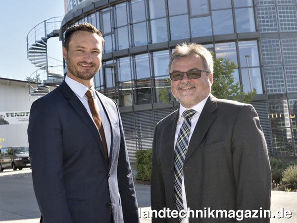 lDer neue Kundendienstleiter Dirk Wolfsteller (links) und sein langjähriger Vorgänger Karl Ambros vor dem neuen Fendt Kundendienstzentrum in Altdorf bei Marktoberdorf.