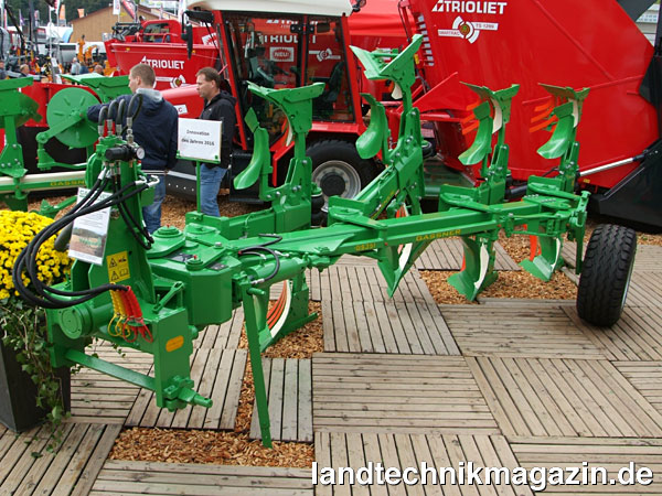 Bild: Die neue pneumatisch-mechanische Gassner AIRMATIK Non-Stop-Steinsicherung kann wie hier im Bild problemlos mit der Gassner VARIO-Arbeitsbreitenverstellung kombiniert werden. Bild: Die neue pneumatisch-mechanische Gassner AIRMATIK Non-Stop-Steinsicherung kann wie hier im Bild problemlos mit der Gassner VARIO-Arbeitsbreitenverstellung kombiniert werden.
