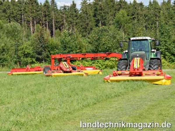 lDer gezogene Großmäher Novacat T8 ist laut Pöttinger das größte gezogene Mähwerk am Markt. Er ermöglicht eine Arbeitsbreite von 8,30 m, in Kombination mit Fronttechnik bis zu 11 m.