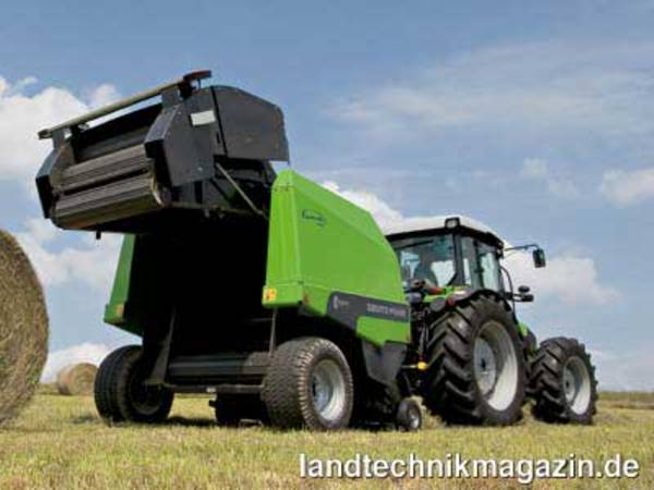 Bild: Die Festkammerpressen RF 2125 und RF 2235 werden auch als Deutz-Fahr FixMaster 225 und 235 angeboten.