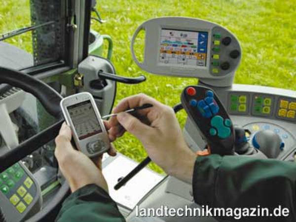 lVario-Doc stellt die Buchungsfunktionen der Schlagkartei auf den Fendt-Traktoren ab der Baureihe 400 Vario (optional) zur Verfügung. Die Übertragung der Daten auf den PC kann direkt mit einer Bluetooth-Verbindung oder über einen PDA erfolgen.