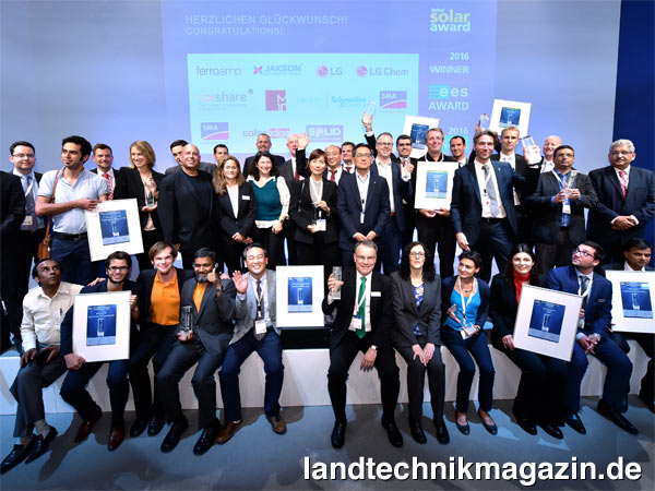 lSo sehen Gewinner aus: Die Sieger des Intersolar AWARD und ees AWARD 2016.
