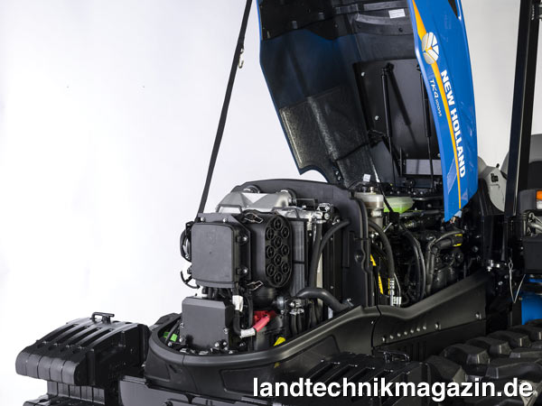 Bild: Unter der Motorhaube der neuen New Holland TK4 Raupenschlepper findet sich ein 4-Zylinder-Turbomotor von FPT mit 3,4 l Hubraum in einem Maximalleistungsbereich von 74 bis 98 PS.