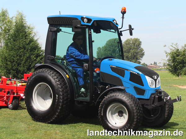 lFür die drei Modelle 2-045, 2-050 und 2-060 der Landini Serie 2 ist jetzt auch eine moderne 4-Pfosten-Kabine erhältlich.