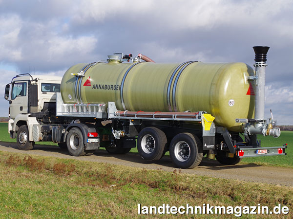 XL-Bild: Der Annaburger TS/LS 27.28 Gülle-Zubringer bietet als 2-achsiger Sattelauflieger für den Einsatz mit (Agrar-)Lkw ein Tankvolumen von 21.000 l und in Serienausstattung eine Nutzlast von 21 t.
