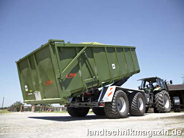 lFür den universellen und flexiblen Einsatz bei alle herkömmlichen Transportarbeiten in Landwirtschaft, Forst und GaLaBau sowie zu Kommunalarbeiten hat Fliegl die neuen Abrollkipper mit Hakenlift HKL 18 Tandem, HKL 20 Tandem sowie HKL 29 Tridem entwickelt.