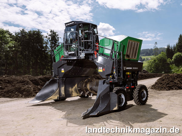 lMit dem neuen Topturn X4500 knüpft Komptech an »alte Traditionen« an: Die erste Komptech-Maschine war die Kompostwendemaschine namens Topturn.