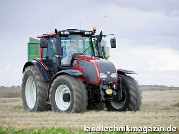 lDas semi-aktive Federungssystem „AutoComfort“ wird als Zusatzausrüstung für die Valtra T-Serie für die Typen T151e bis T191 in den Versionen HiTech und Advance ab Anfang 2008 verfügbar sein.
