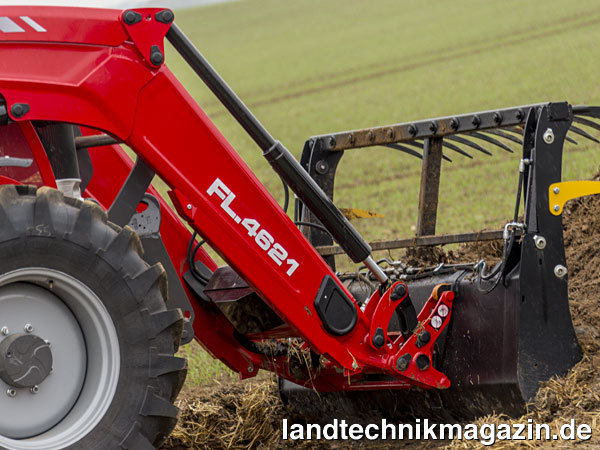 Bild: An den Typenbezeichnungen der neuen Massey Ferguson MF FL Frontladern sind Hubhöhe und Hubkraft direkt abzulesen. So bietet der MF FL 4621 im Bild nach Herstellerangaben 4,6 m Hubhöhe und 2,1 t Hubkraft.