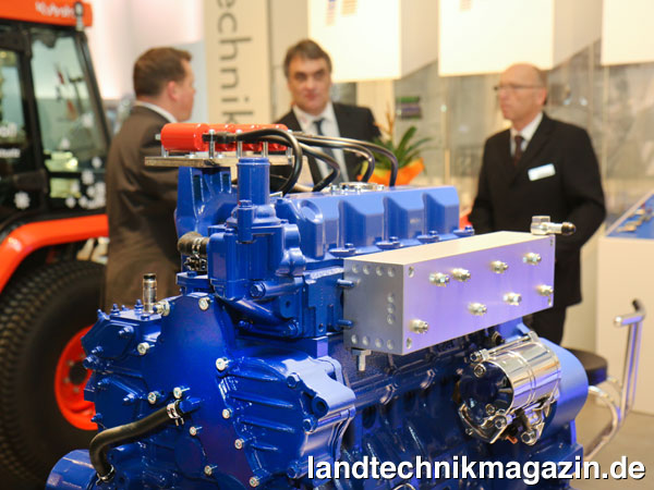 lDie Einführung der europäischen Abgasnorm der Stufe V für Traktoren und selbstfahrende Landmaschinen und die damit verbundene weitere Reduzierung der Emissionen aus Dieselmotoren ist Thema auf der Systems & Components im Rahmen der Agritechnica 2017.