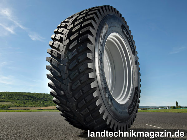 lSpeziell für den Straßeneinsatz leistungsstarker Traktoren wurde der neue Michelin Landwirtschaftsreifen ROADBIB entwickelt.
