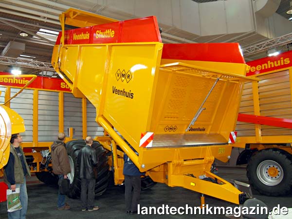 lVeenhuis entwickelte den, auf der Agritechnica 2007 präsentierten, Shuttle Überladewagen, um die Effizienz von Futtermaisernte und -transport zu optimieren.