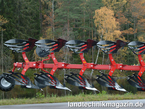 lDer neue Wendepflugkörper Kongskilde XSD ist für Traktoren mit breiten Reifen bis zu 710 mm ausgelegt und pflügt in einer Tiefe von 12 bis 30 cm.
