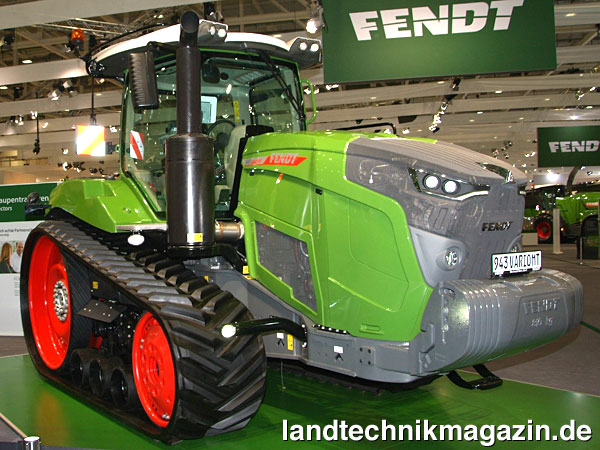 XL-Bild: Die neuen, stufenlosen Raupen-Traktoren Fendt 938 Vario MT, 940 Vario MT und 943 Vario MT (im Bild), die zusammen die Serie Fendt 900 Vario MT bilden, kombinieren Challenger-Raupen sowie Fendt-Vario-Getriebe und rangieren im Leistungsbereich von 380 bis 431 PS.