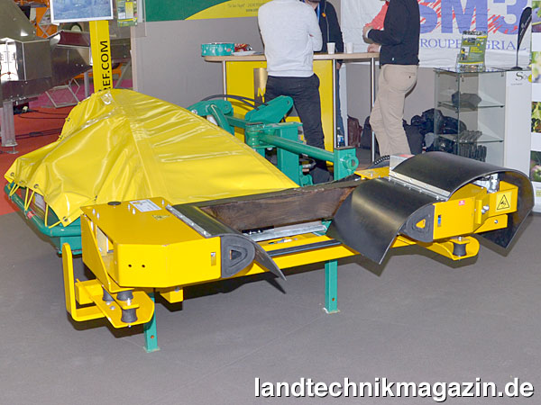 Bild: Ebenfalls von MV TEC und ebenfalls für die Ernte von Most-Äpfeln ist der M21 Baumschüttler, der in der Heck-Dreipunkt-Hydraulik des Traktors gefahren wird.